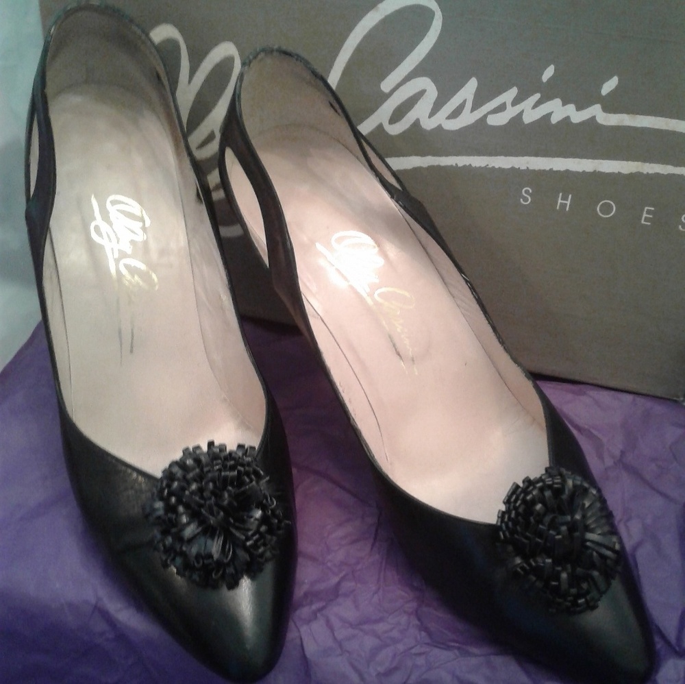 🌻Oleg Cassini Black Leather Pumps🌻